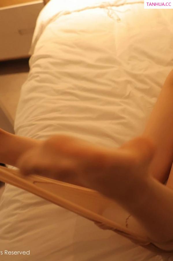   [XiuRen]高清写真图 2024.04.12 No.8380 清妙 丝袜美腿第79张图片
